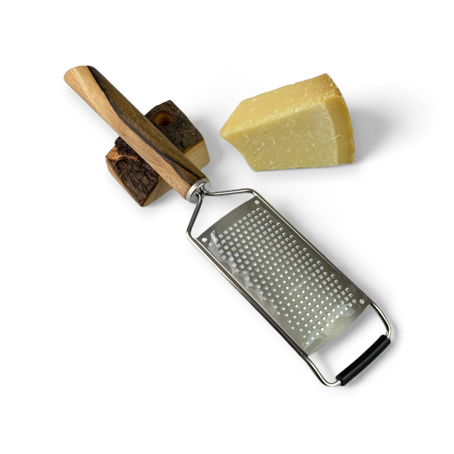 Käse- und Parmesanreibe aus Nussbaum Käse- und Parmesanreibe aus Nussbaum